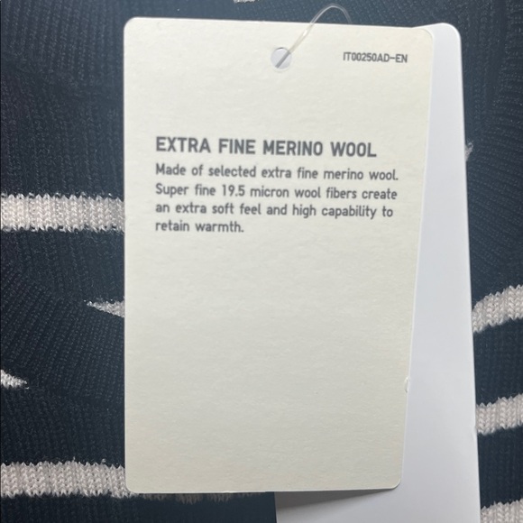 Uniqlo Ribbed Merino Wool Sweater - Picture 4 of 9